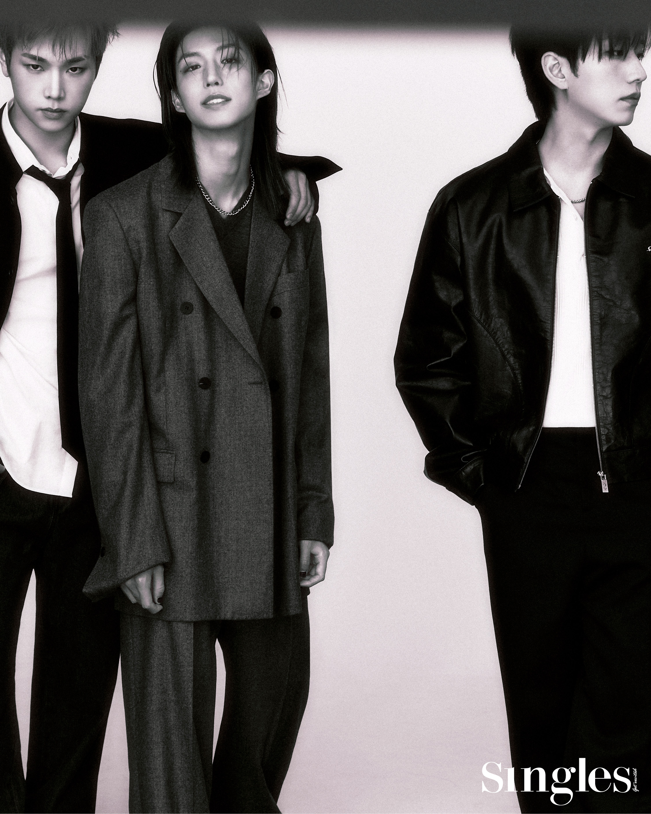 싱글즈 화보, 셀럽 화보, 엑스디너리 히어로즈, 리브 앤 폴, 건일, 정수, 가온, 오드, 준한, 주연, 렉토, 준지, 52퍼센트, 노이스, 문선, 페라가모